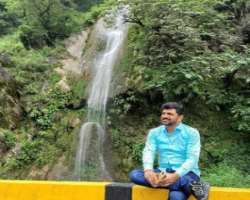 The actor is fond of traveling and often visits beautiful places.